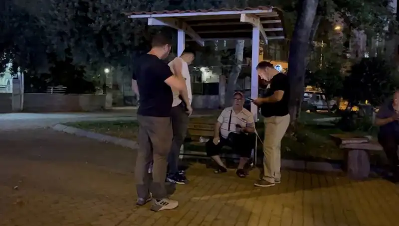 Kısıtlı Görme ile Hayatı Savaşmaya Devam Eden Adamın Telefonunu Çaldılar