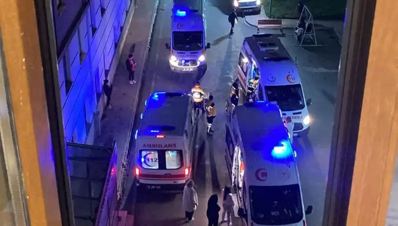 Öğrenci Yemeğinden Zehirlenme Skandalı: 53 Genç Hastaneye Kaldırıldı