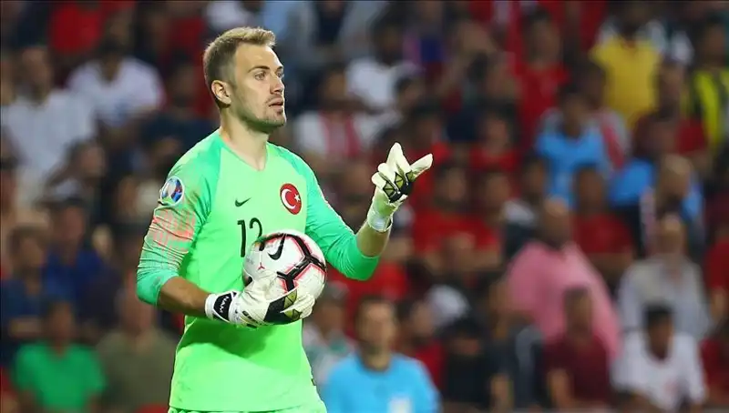 Mert Günok Futbolu Bırakma Kararını Açıkladı, Hayranları Şaşkın!