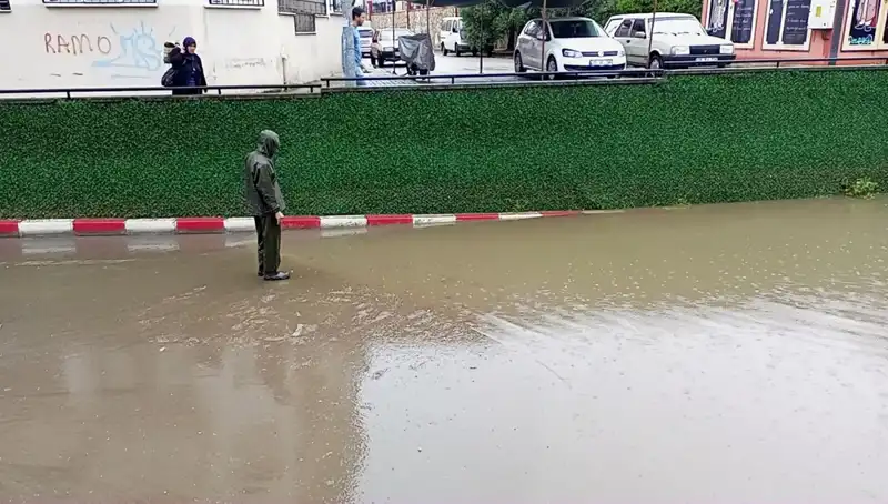 Aydın'da Şiddetli Sağanak: Alt Geçitler Suyla Dolu, Hayat Durma Noktasında!