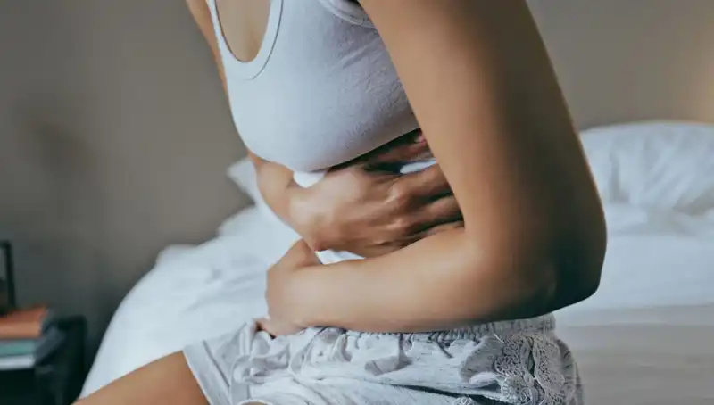 22 Yaşında Bağırsak Kanseri: Göz Ardı Edilen Belirti ve Hastalık Süreci