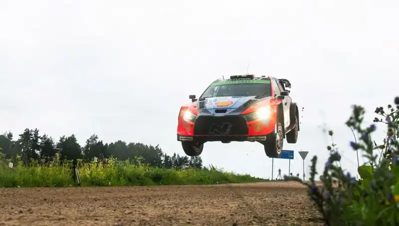 Otomobil Rallisindeki Üzücü Kaza: 2 Seyirci Hayatını Kaybetti