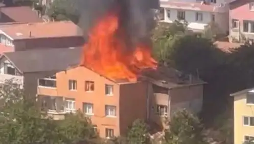 İstanbul’da Yangın Paniği: Dört Kişi Kahramanlar Tarafından Kurtarıldı