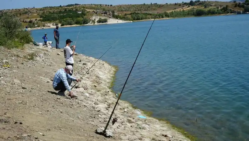 Kafesler Patladı! Barajda Heyecan Verici Anlar Yaşandı