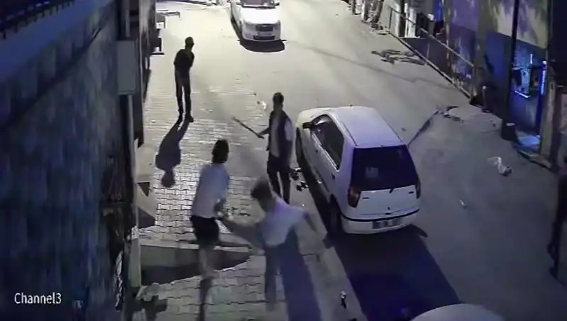 Başakşehir'de Taşlı Sopalı Kavga: Gözleri Korkutan Anlar!