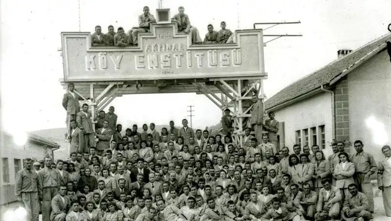 17 Nisan: Köy Enstitüleri'nin Anlamı ve Önemi Nedir?