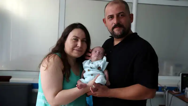 Küçücük Bir Mucize: 800 Gramla Doğup Hayata Tutunan Bebek