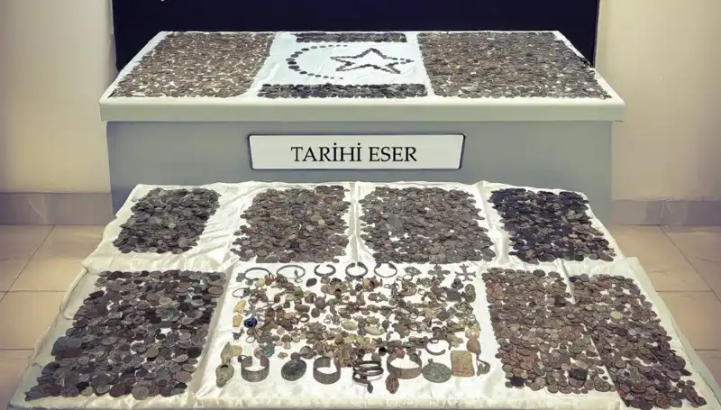 Sınırda Tarihi Eser Kaçakçılığı: 12 Bin 770 Eşya Ele Geçirildi!