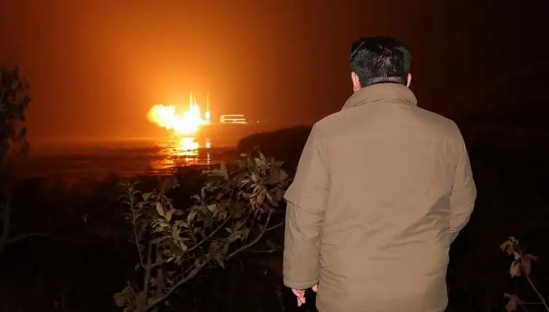 Kuzey Kore'nin Silah Programı: Faturasını Kim Ödüyor?