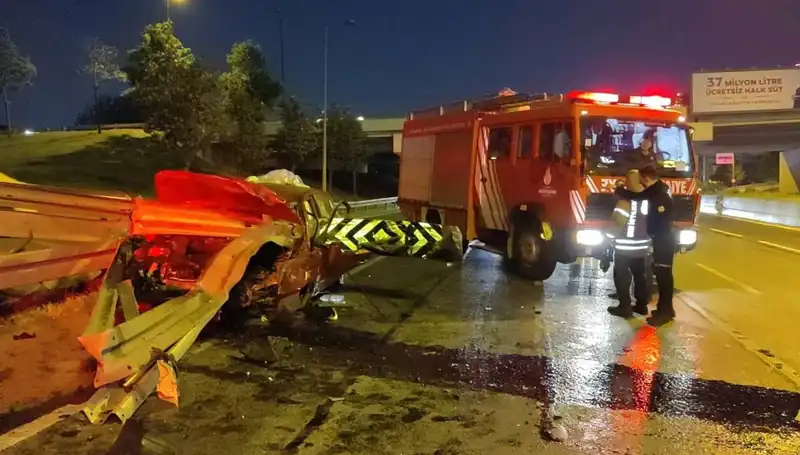 Gelin Dikkatli Olun: Bariyer Otomobile Saplandı, Sürücü Ağır Yaralı