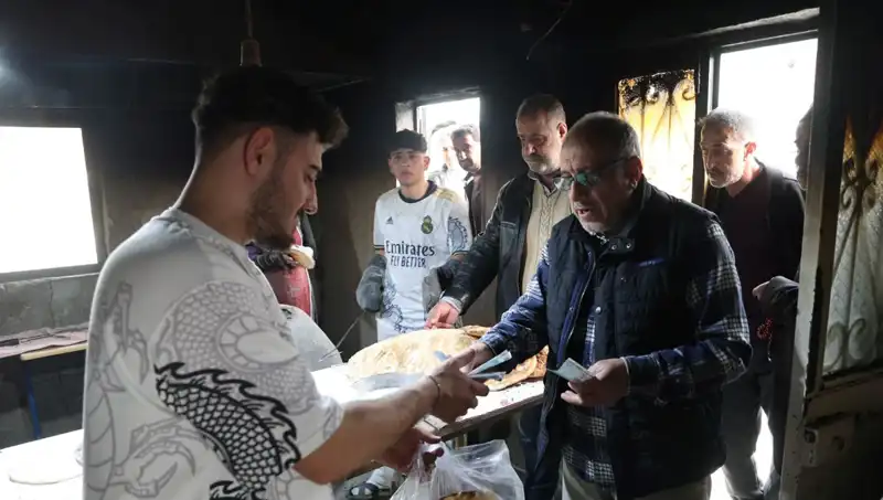 Ekmek İçin 7 Kilometre Yol Kat Edenler: Yoğunluk Saatleri Değişiyor