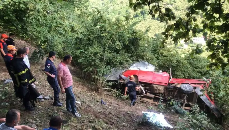 Fındık İşçilerini Taşıyan Araç Sharamponun Dibine Yuvarlandı: Korkunç Kazanın Detayları
