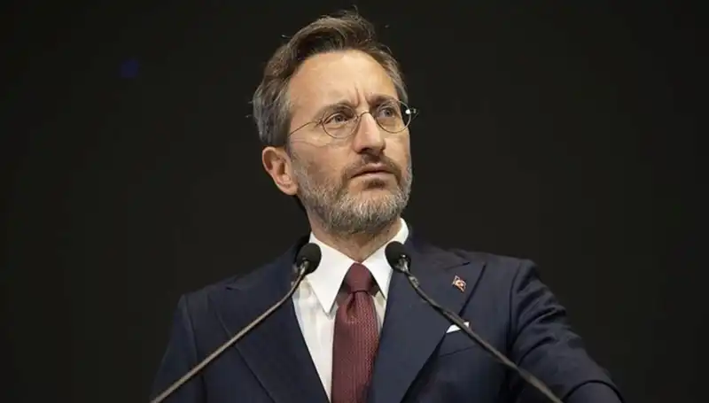 Fahrettin Altun'dan Özgür Özel'e Sert Cevap: Siyasi Gerilim Tırmanıyor!