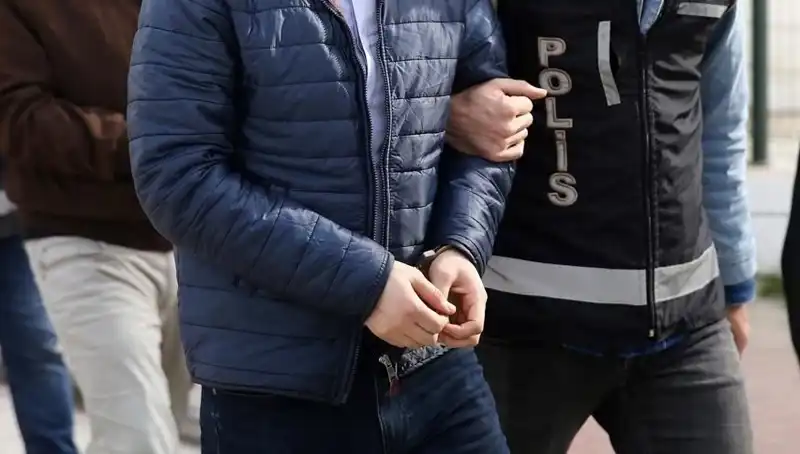 Hırsızlık Anı Kameraya Yansıdı: 5 Kişi Suçüstü Yakalandı