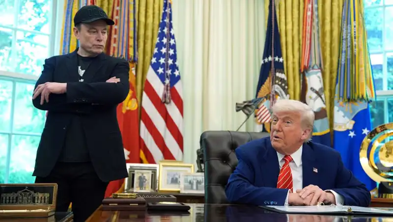 Trump'a Anket Darbesi: Cumhuriyetçi Seçmenler Musk’ın Partisine Oy Vermeye Isınmaya Başladı