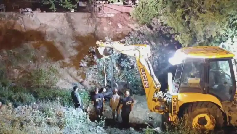 Hatay'da İnek İçin Yapılan Kurtarma Operasyonu Hayvanseverleri Bir Araya Getirdi
