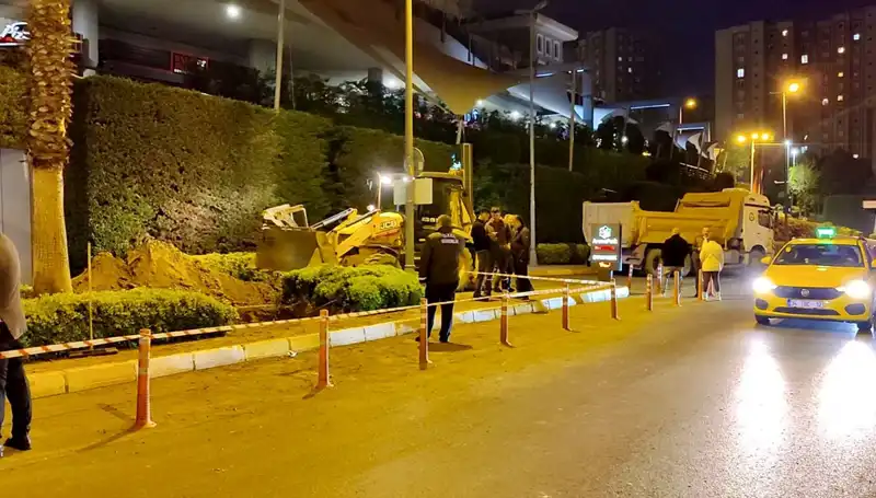 AVM Girişinde Doğalgaz Paniği: İnsanlar Kaçışmak İçin Birbirine Girdi
