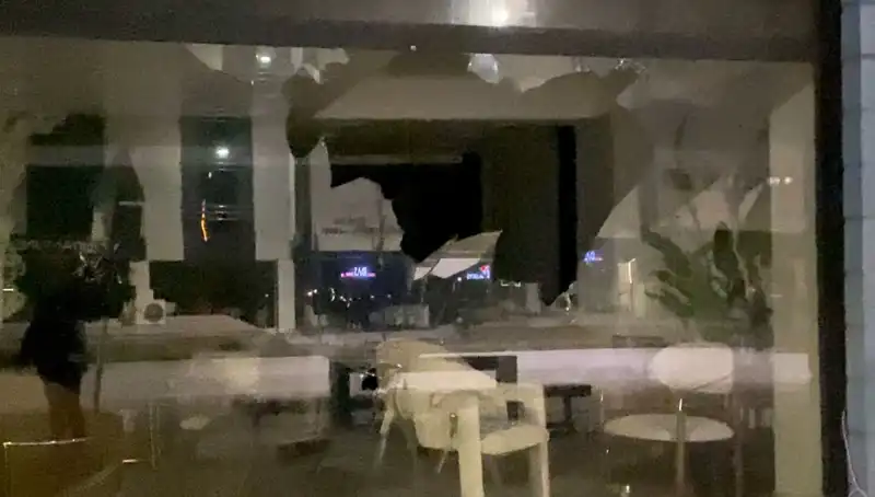 Mobilya Mağazasına Taşlı Saldırı: Detaylar ve Olayın Ardındaki Sebepler