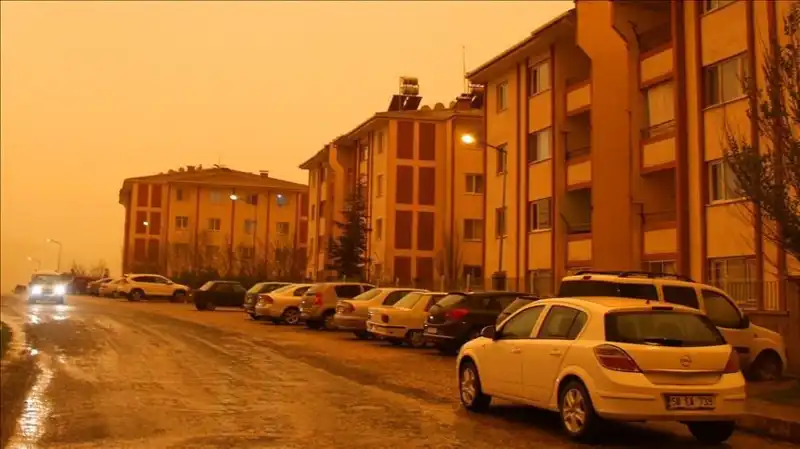 Meteoroloji Uyardı: Çöl Tozu ve Sağanak Birleşip Çamur Yağdıracak!