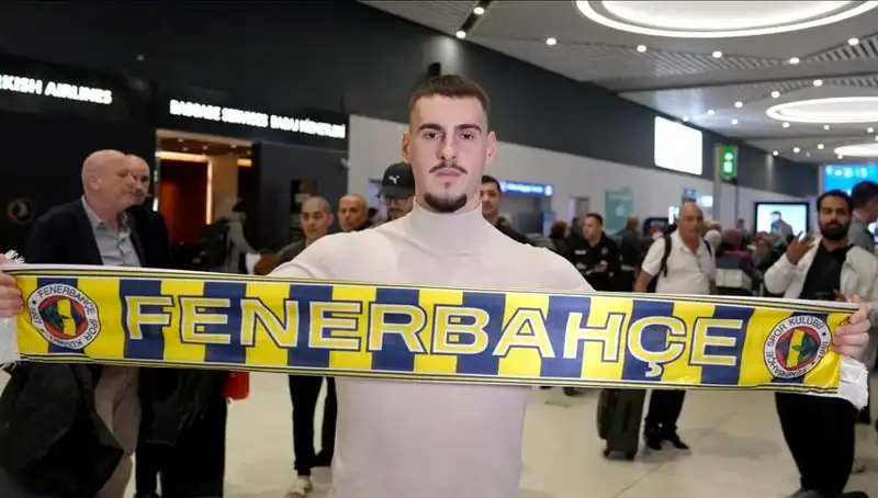 Fenerbahçe, Mimovic Transferinde Hız Kesti: Lisansı Çıktı!