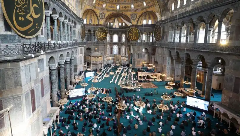 Ayasofya’nın Kapısını Kıran Sanığa Hapis Cezası Verildi: Dava Süreci ve Sonuçları