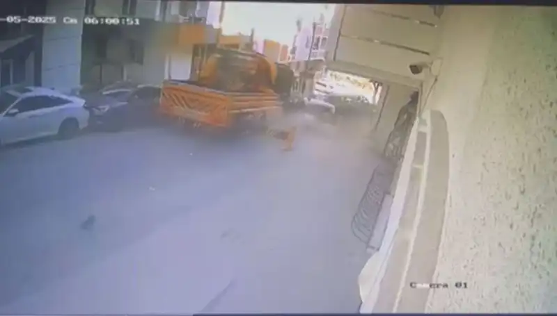 Kontrolden Çıkan Vinç, 23 Araca Çarparak Kaos Yaratıyor
