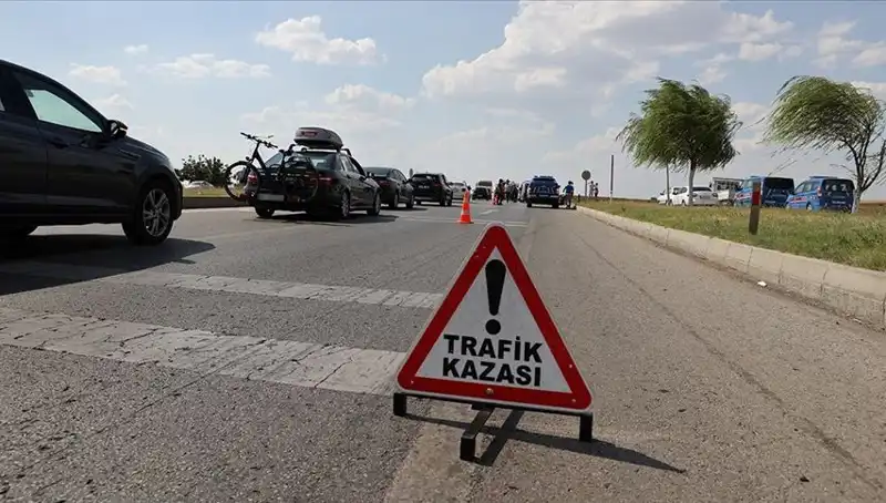 Adana'da Trajik Kaza: Kamyon ve Otomobil Çarpıştı, Can Kaybı ve Yaralılar Var
