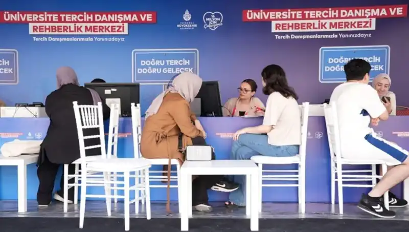 İstanbul'da Üniversite Tercihleri İçin 24 Rehberlik Merkezi Açıldı!