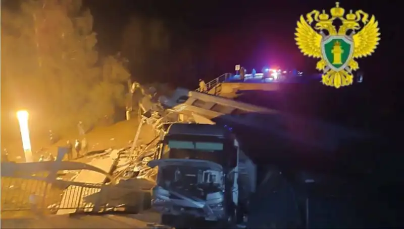 Rusya’da Köprü Çökmesi ve Tren Kazası: Yedi Hayat Kaybı