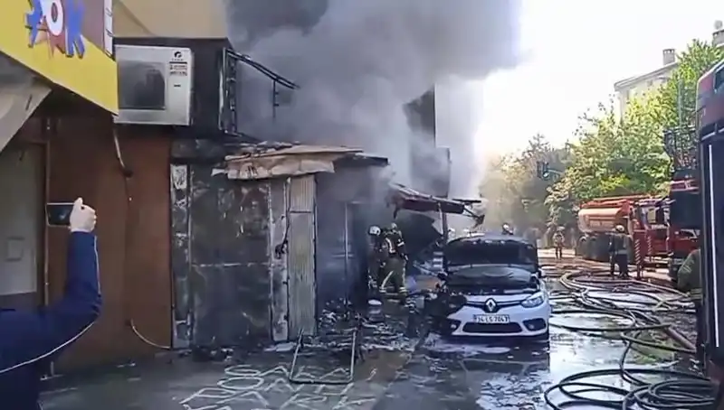 Ümraniye'de Hediyelik Eşya Dükkanında Meydana Gelen Yangın: Detaylar Burada