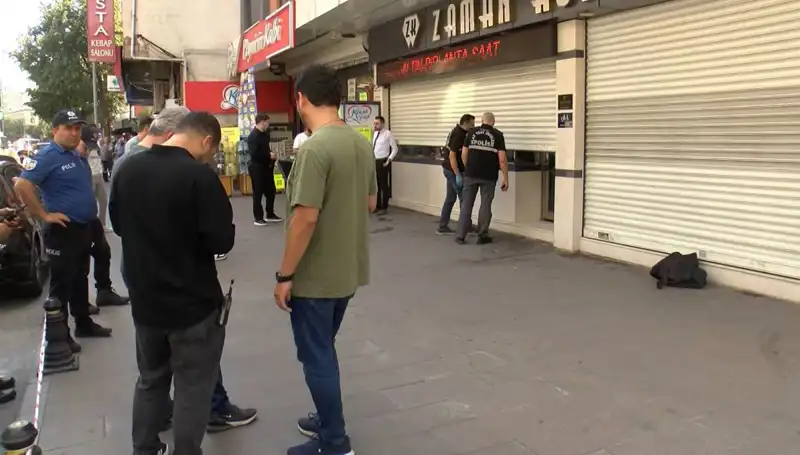 Güpegündüz Cadde Ortasında Kuyumcu Soygunu: İzleyenler Şokta!