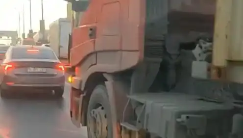 D-100’de Yol Verme Kavgası: TIR’ı Hatanın Üzerine Sürdü!