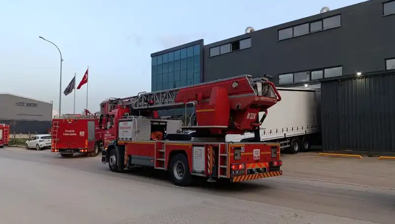 İnegöl'de Yangın Panik Yarattı: Fabrika Alev Alev Yandı!