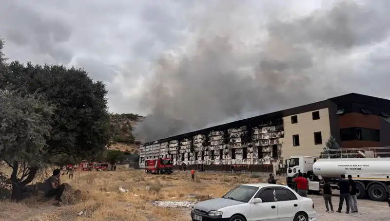 Kayseri’de Mobilya Fabrikasında Yangın: Olayın Ardındaki Gizem ve Son Gelişmeler