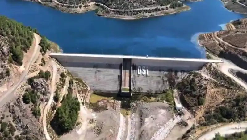Çeşme’nin Su Sorunu Çözülüyor: Yeni Projelerle Su Hasreti Sona Eriyor