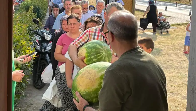 Bu Yıl Hasat Döneminde Tarlada Kalanlar Bedava Dağıtıldı!