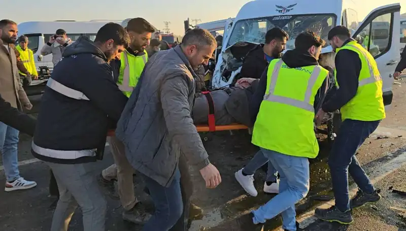 İki İşçi Servisi Kafa Kafaya Çarpıştı: Olayın Ayrıntıları Şoke Edici