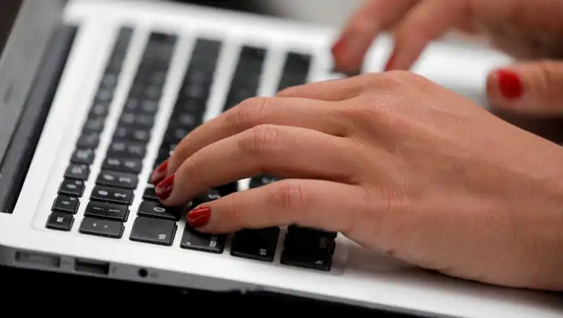 Laptop Mikrofonları: Kapalıyken Dinleme Tehlikesine Karşı Bilmeniz Gerekenler