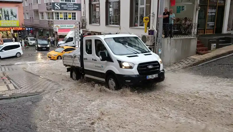 Güçlü Sağanak Yağışlarla Gelen Su Baskınları Şehirde Hayatı Olumsuz Etkiledi