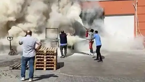AVM Depo Yangını, Şehrin Kalbinde Korku Dolu Anlar Yaşattı