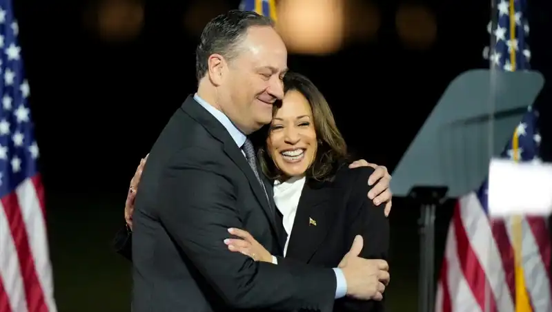Trump, Kamala Harris’in Eşini Göreve İade Etti: Sır Perdesi Aralanıyor!