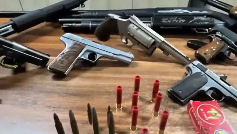 İzmir’de Yasa Dışı Silah Ticareti Operasyonu: Suç Şebekesine Darbe!