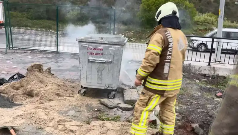 Başakşehir'de Çöp Konteynerinden Yükselen Dumanlar: Olay Ne?