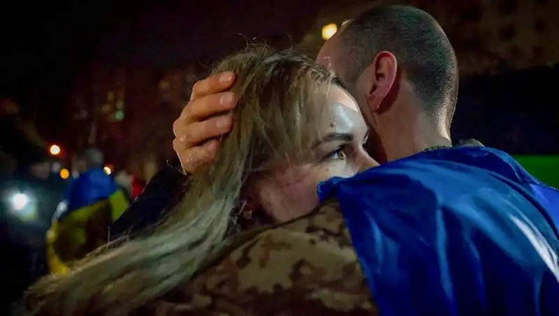 Ukrayna ve Rusya Arasında Tarihi Savaş Esiri Takası: 350 Hayat Yeniden Başlıyor