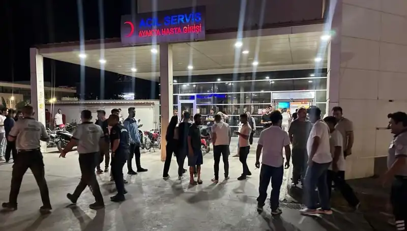 Acil Servis Önünde Tekme Tokat Kavga: Hastalar ve Sağlık Çalışanları Şokta!