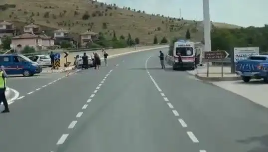 Elazığ'da Korkunç Kaza: İki Araç Çarpıştı, Yaralılar Hastaneye Sevk Edildi