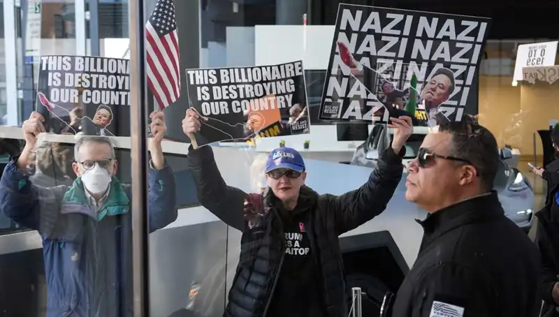 Elon Musk'a Protesto: SpaceX ve Tesla Çatısında Trump Yönetimine Tepki Büyük Biriken Yoğun Bir Süreç