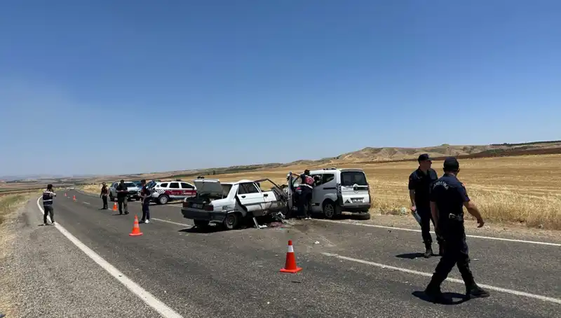 Adıyaman'da Feci Trafik Kazası: 4 Can, Hayatını Kaybetti!