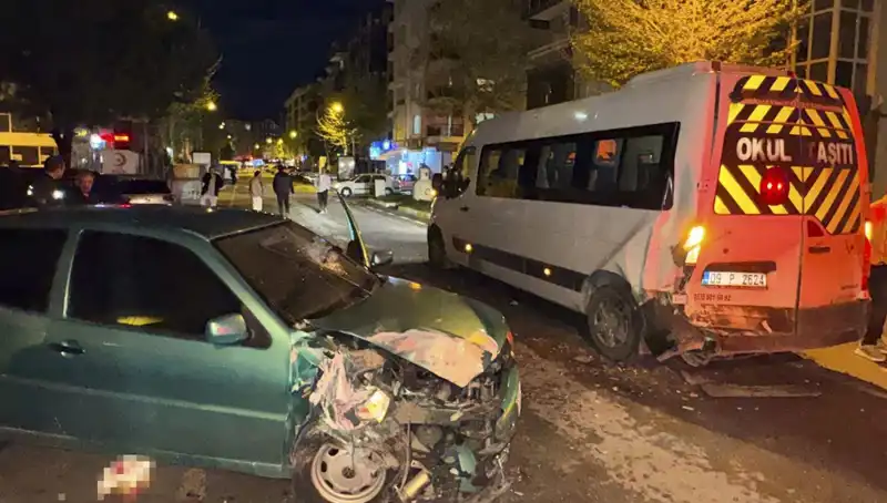 : Otomobil Servis Minibüsüne Çarptı: Yaralı Sayısı Artıyor!