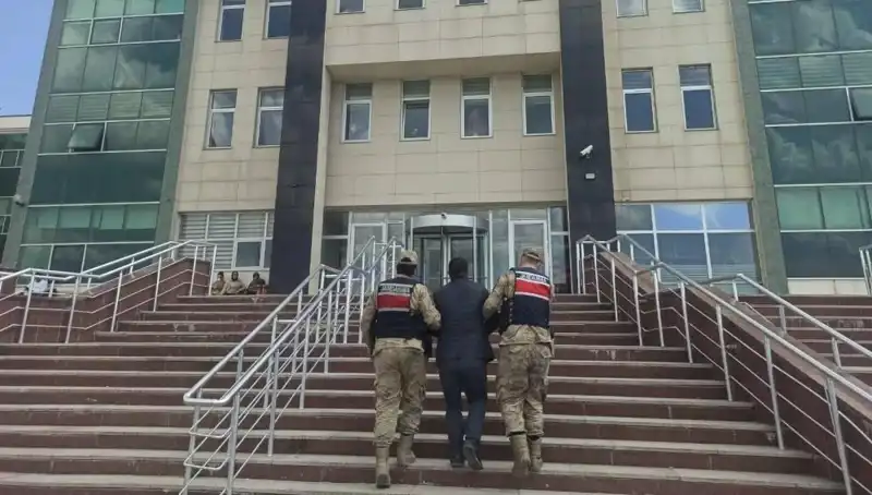 Kaçak Hayatı Sonlandıran Baskın: Hapis Cezasıyla Aranan Kişi Yakalandı